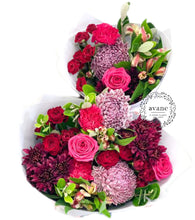 Load image into Gallery viewer, Bouquet including Red Roses
